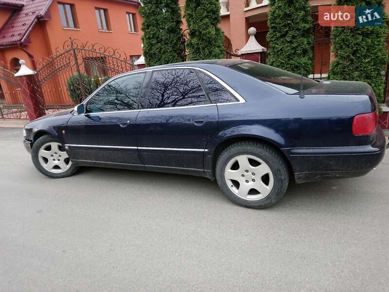 Седан Audi A8 1997 в Тячеві