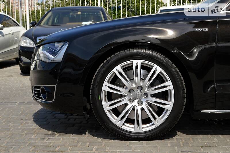 Седан Audi A8 2012 в Одесі