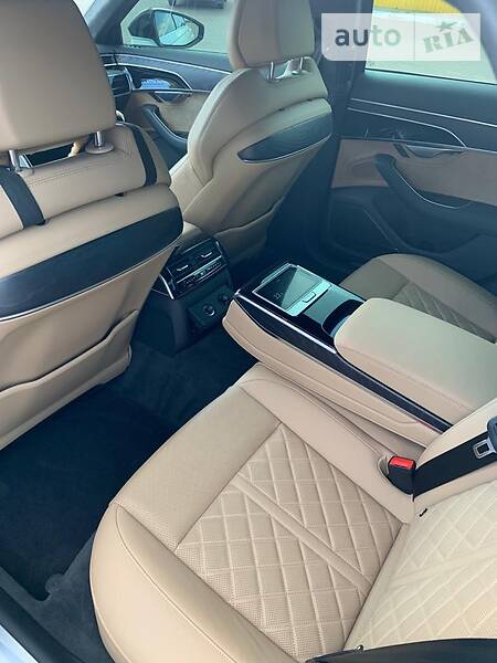 Седан Audi A8 2018 в Хмельницькому