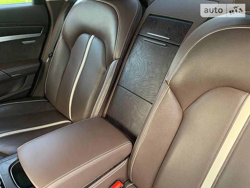 Седан Audi A8 2012 в Харкові