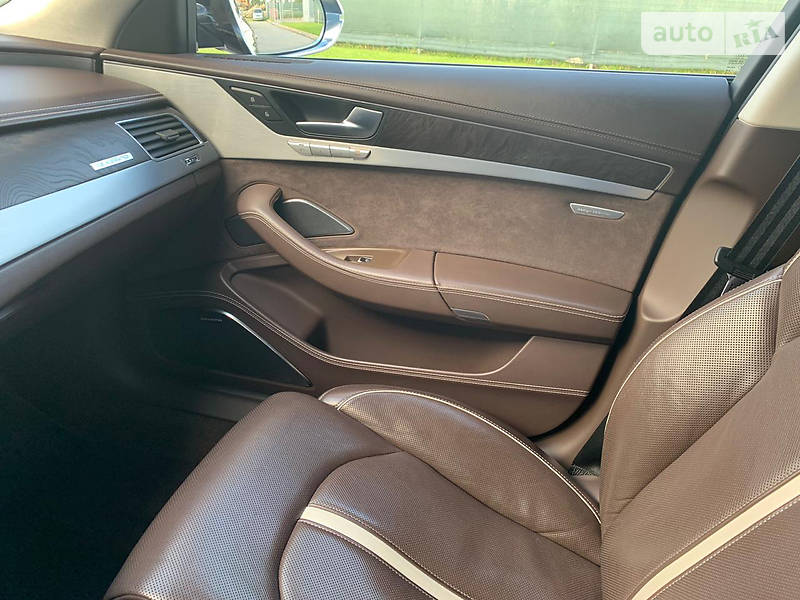 Седан Audi A8 2012 в Харкові