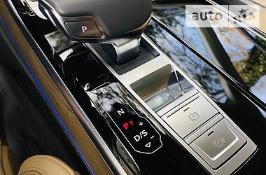 Седан Audi A8 2018 в Мукачево