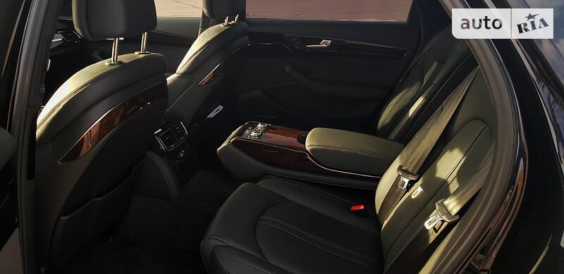 Седан Audi A8 2016 в Сумах