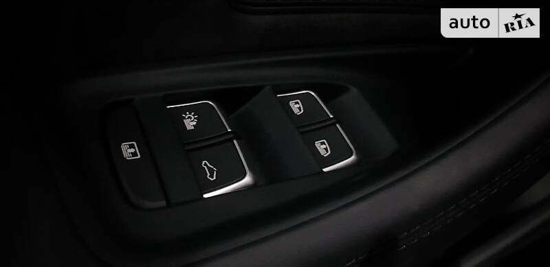 Седан Audi A8 2016 в Сумах