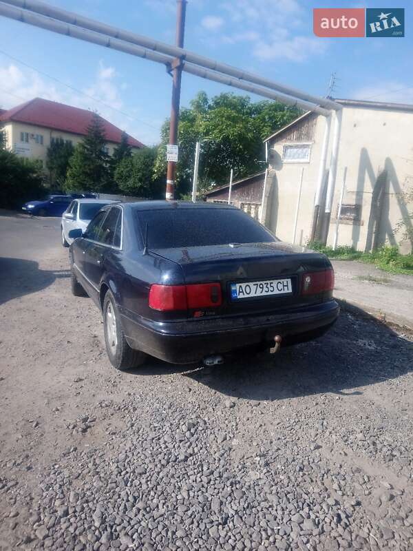 Седан Audi A8 1997 в Тячеві