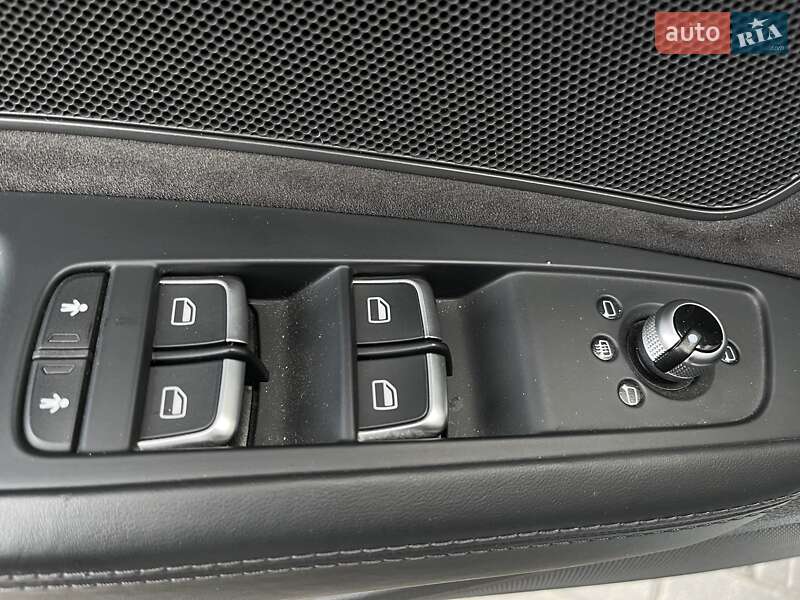 Седан Audi A8 2016 в Києві