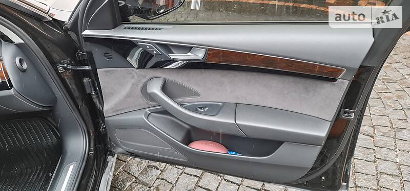 Седан Audi A8 2017 в Тячеве