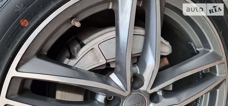 Седан Audi A8 2017 в Тячеве