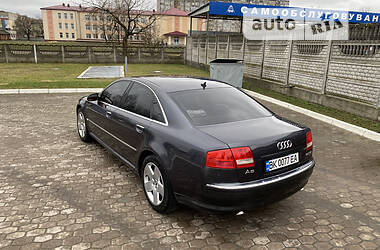 Седан Audi A8 2004 в Костополе