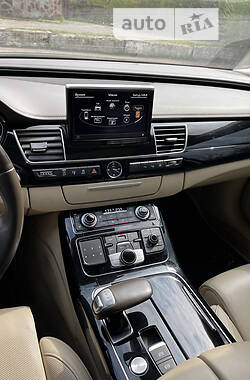 Седан Audi A8 2015 в 