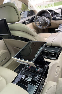 Седан Audi A8 2015 в 