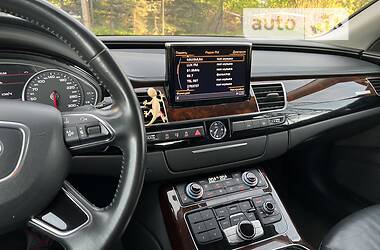 Седан Audi A8 2017 в Львові