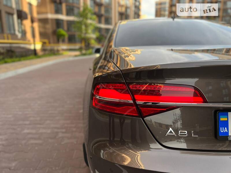 Седан Audi A8 2014 в Києві