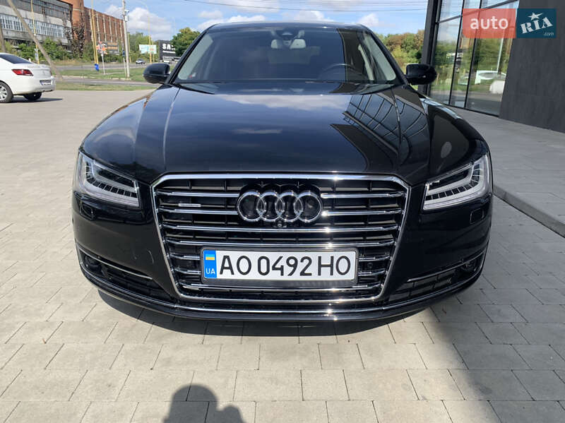Седан Audi A8 2015 в Ужгороде