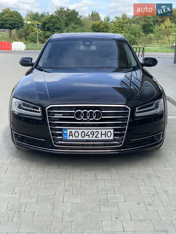 Седан Audi A8 2015 в Ужгороде