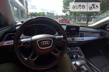 Седан Audi A8 2015 в Ужгороді