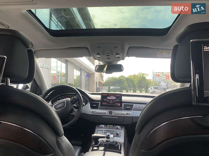 Седан Audi A8 2015 в Ужгороде