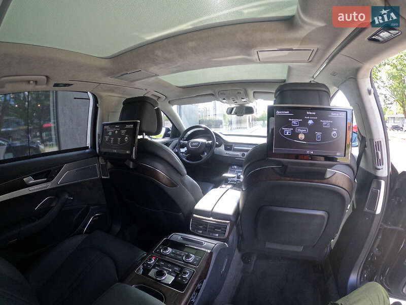 Седан Audi A8 2015 в Ужгороде