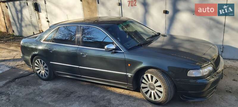 Седан Audi A8 1995 в Одессе
