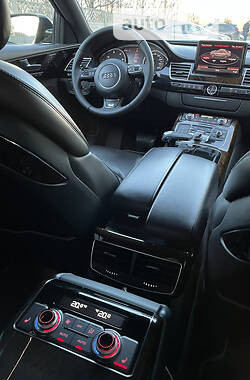 Седан Audi A8 2010 в Ивано-Франковске