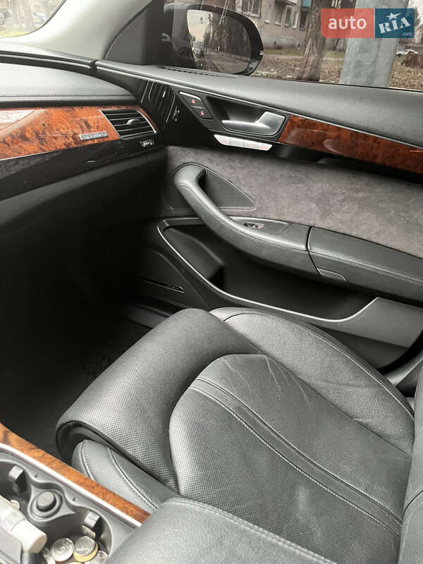 Седан Audi A8 2012 в Києві