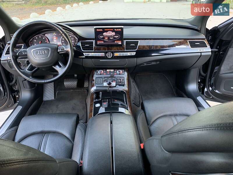 Седан Audi A8 2014 в Львове