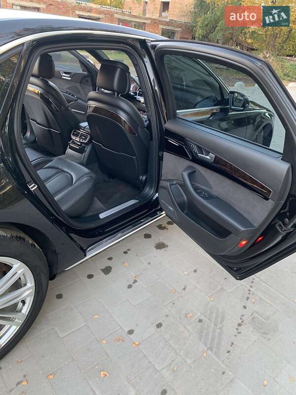 Седан Audi A8 2014 в Львове