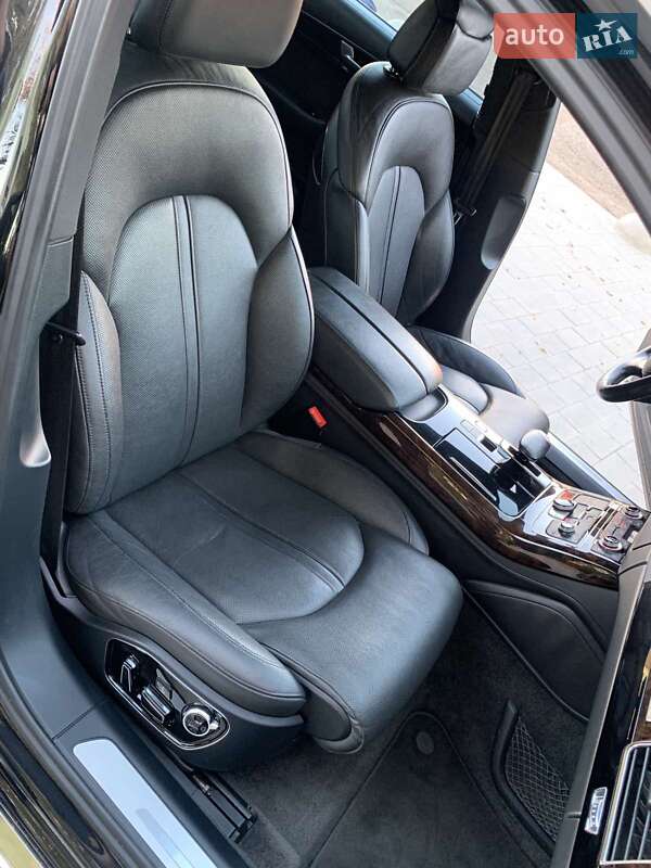 Седан Audi A8 2014 в Львове