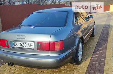 Седан Audi A8 1998 в Чорткові
