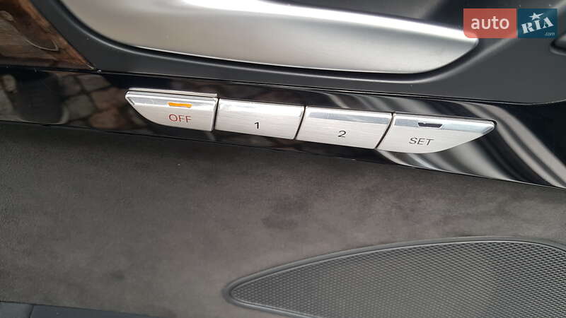 Седан Audi A8 2014 в Ужгороді
