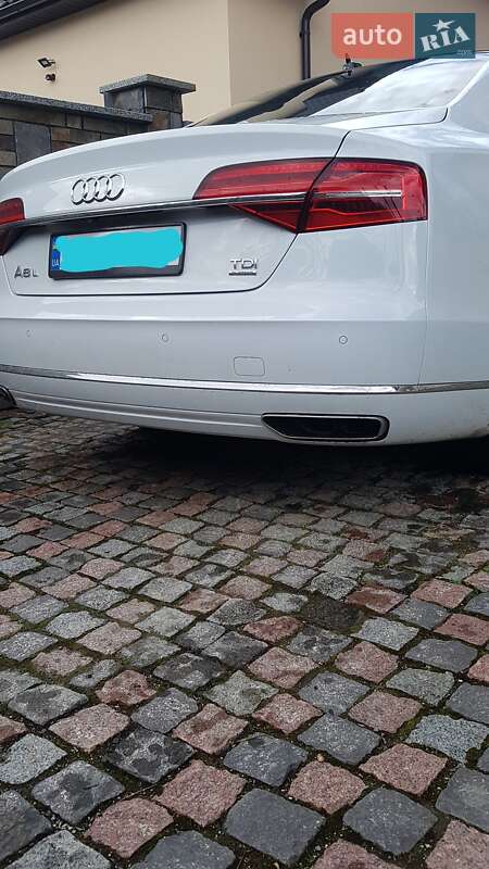 Седан Audi A8 2014 в Ужгороді