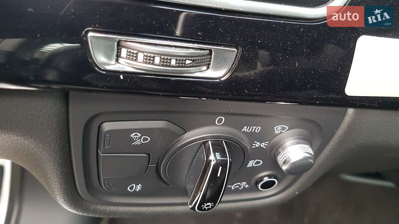 Седан Audi A8 2014 в Ужгороді
