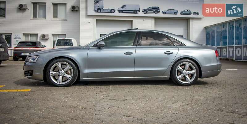 Седан Audi A8 2011 в Черновцах