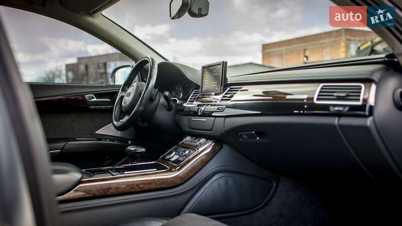 Седан Audi A8 2011 в Черновцах