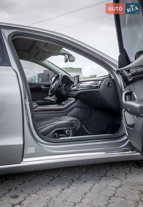 Седан Audi A8 2011 в Черновцах