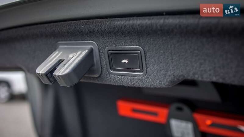 Седан Audi A8 2011 в Черновцах