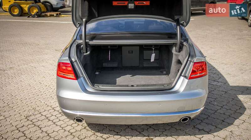 Седан Audi A8 2011 в Черновцах