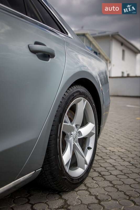 Седан Audi A8 2011 в Черновцах