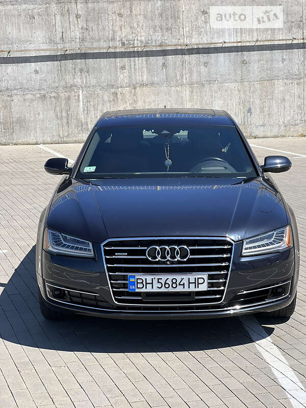 Седан Audi A8 2016 в Одесі