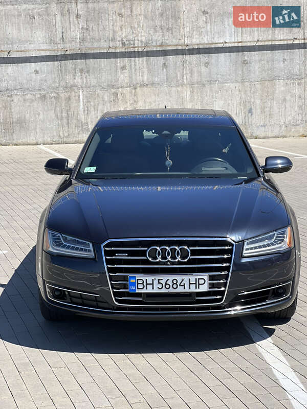 Седан Audi A8 2016 в Одесі