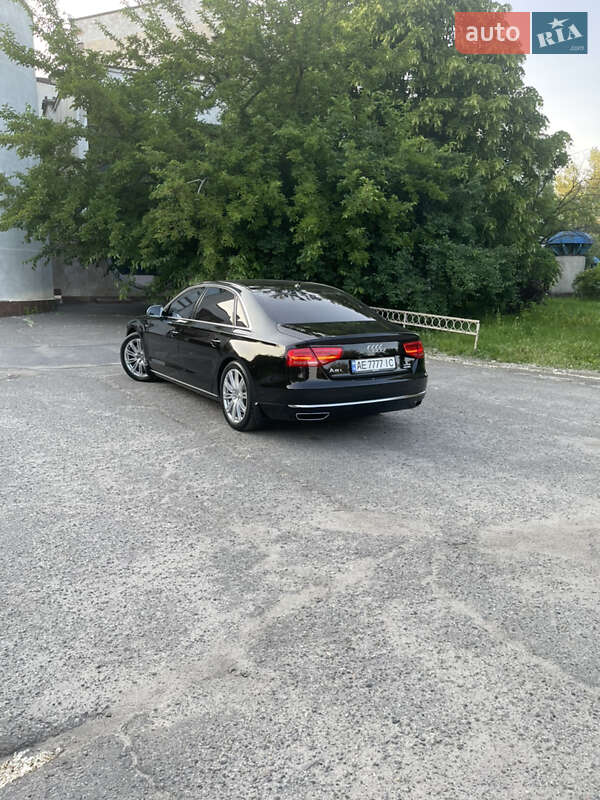 Седан Audi A8 2012 в Днепре