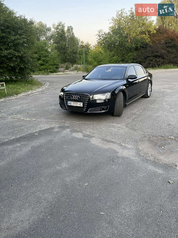 Седан Audi A8 2012 в Днепре