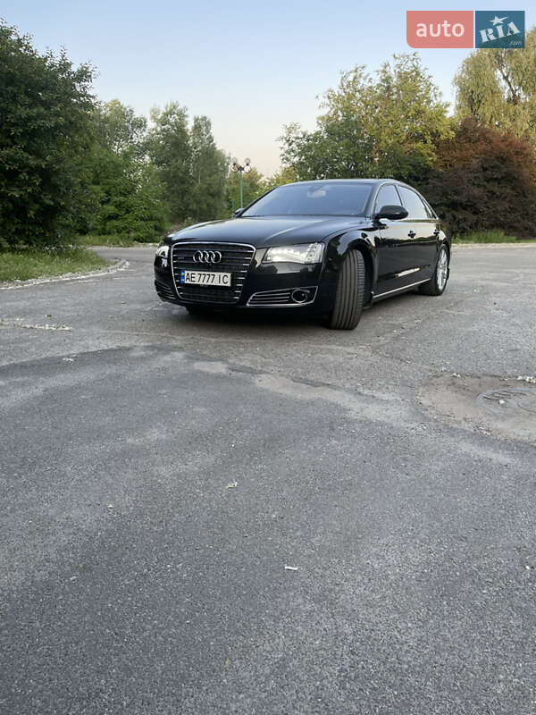 Седан Audi A8 2012 в Днепре