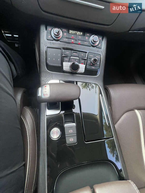 Седан Audi A8 2012 в Днепре