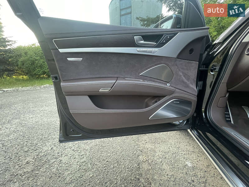 Седан Audi A8 2012 в Днепре