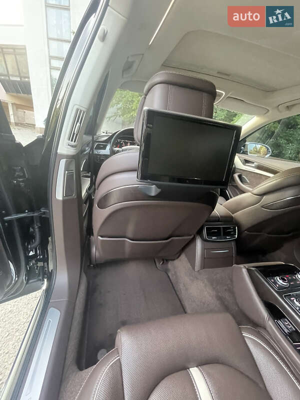 Седан Audi A8 2012 в Днепре