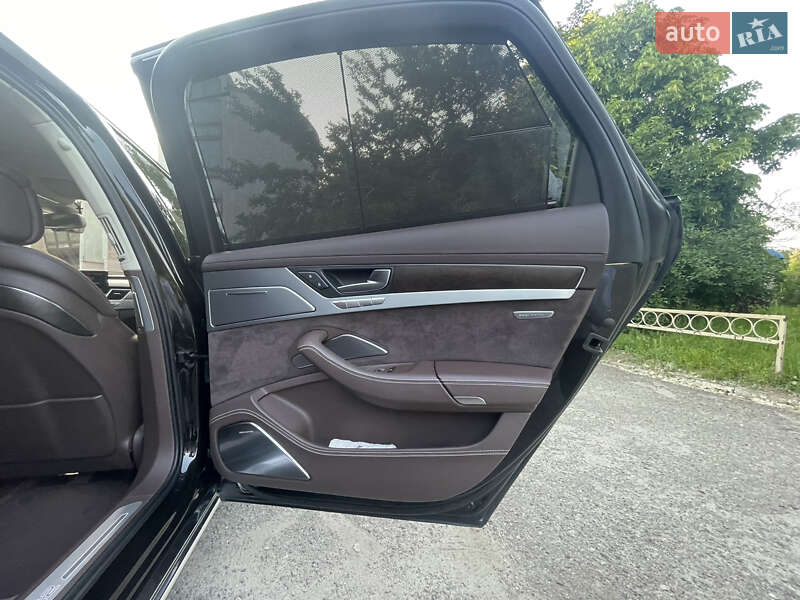 Седан Audi A8 2012 в Днепре
