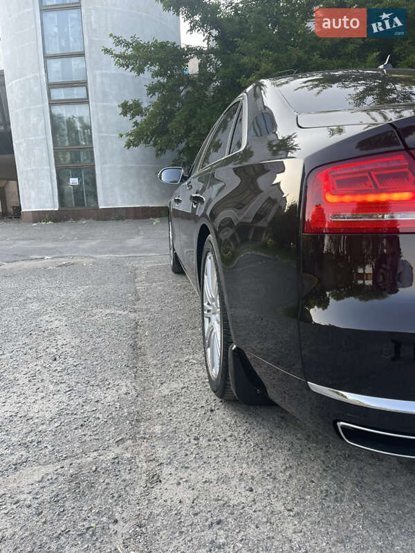 Седан Audi A8 2012 в Днепре