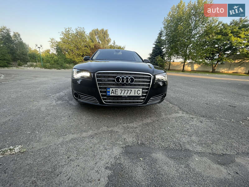 Седан Audi A8 2012 в Днепре