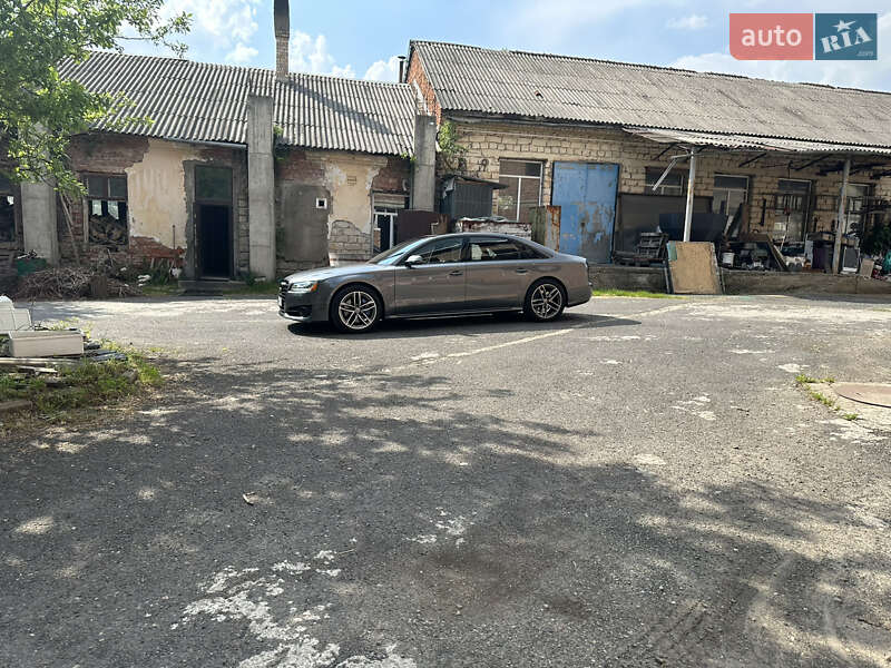 Седан Audi A8 2016 в Коломиї